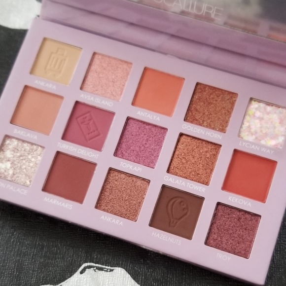 Focallure Other - Turkey Themed Eyeshadow Palette